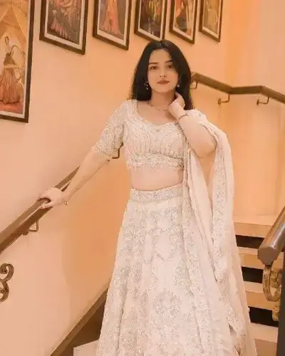 Escort Kheri